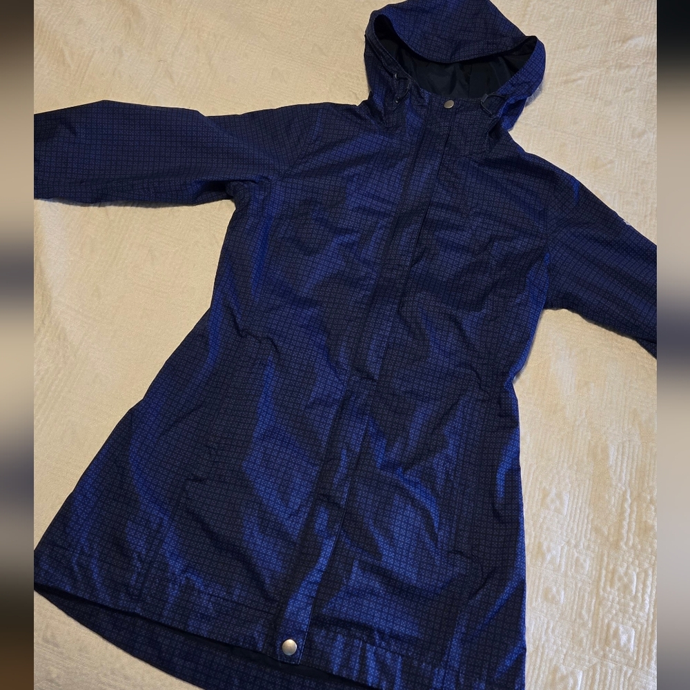 Columbia Omni-Tech Breathable Hooded Rain Jacket, Blue Grid Print, Size Small